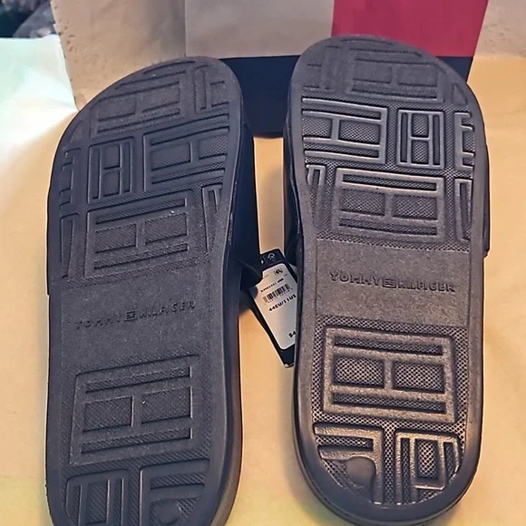 TOMMY HILFIGER - Picture 5 of 9